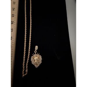 NEW 24" gold tone chain with lobster clasp and pendant -LION WITH CROWN